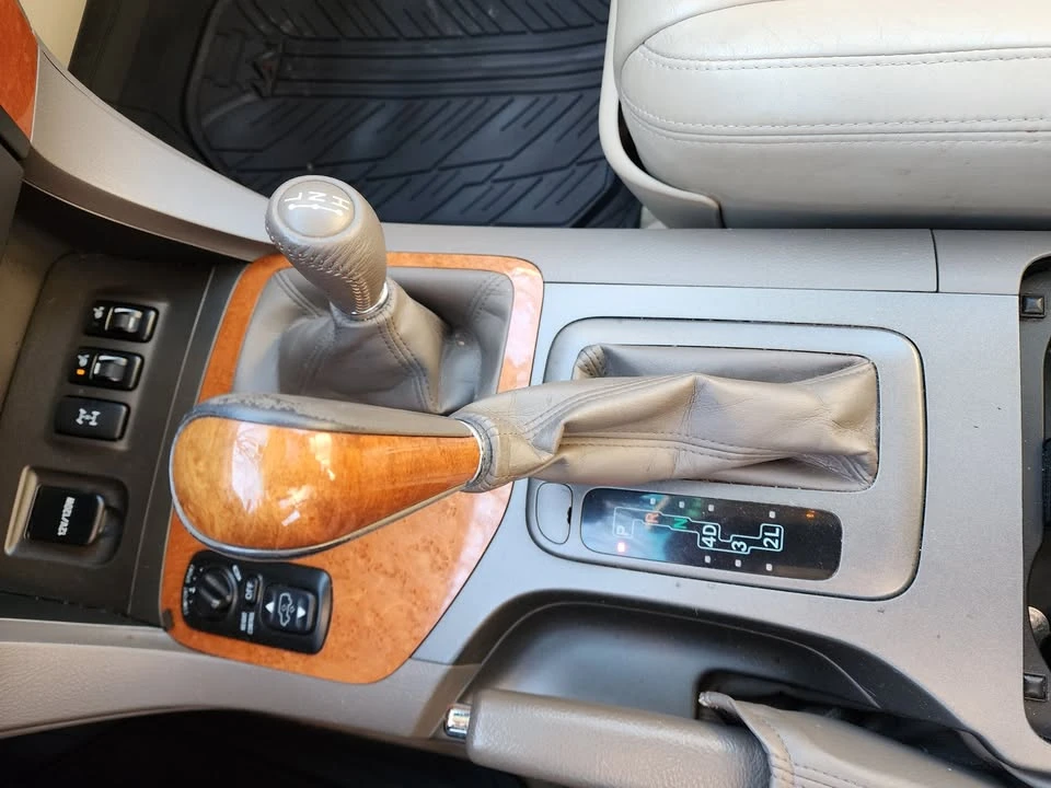 2004 Lexus GX 1st Gen - Image 16 of 20