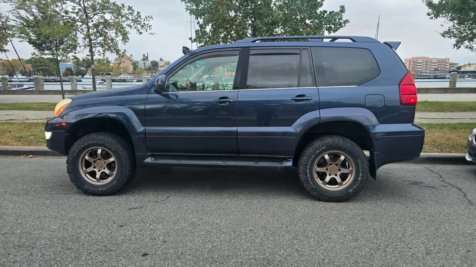 2004 Lexus GX 1st Gen - Image 5 of 17