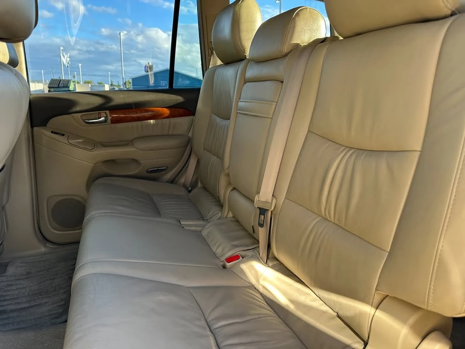 2004 Lexus GX 1st Gen - Image 12 of 19