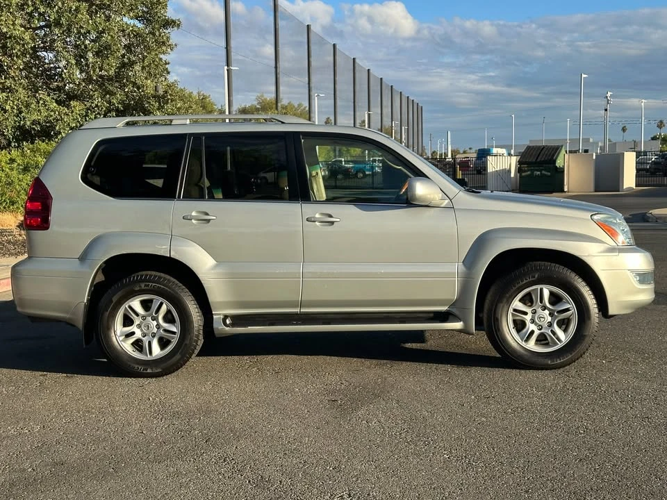 2004 Lexus GX 1st Gen - Image 4 of 19