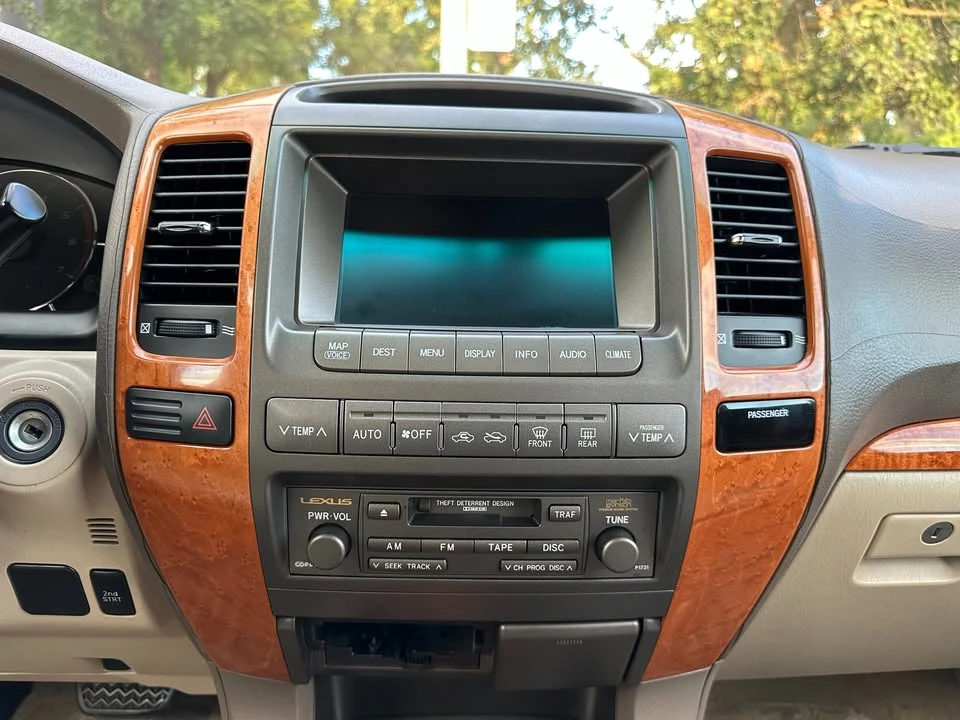 2004 Lexus GX 1st Gen - Image 16 of 19