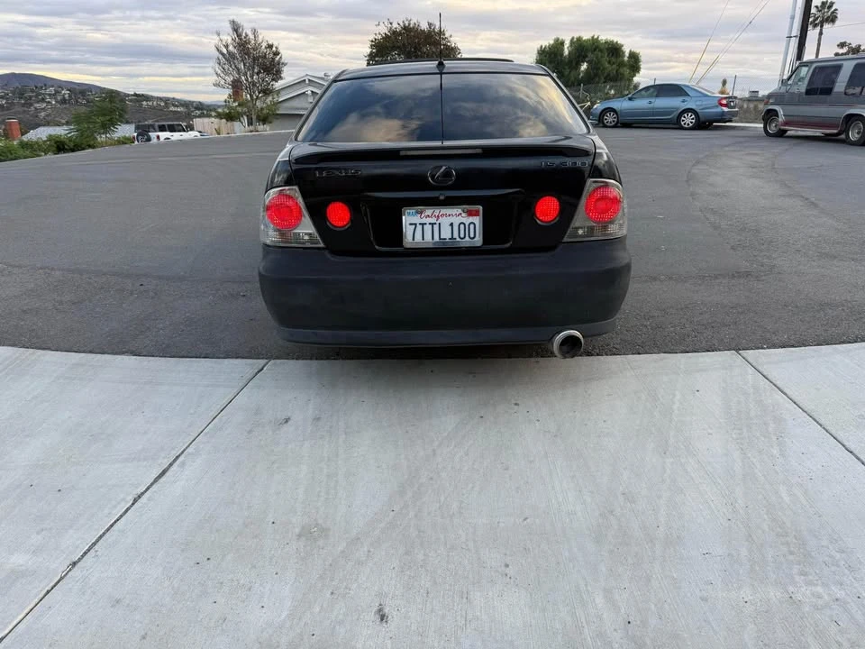 2004 Lexus IS 1st Gen - Image 8 of 10
