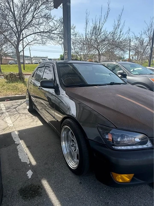 2004 Lexus IS 1st Gen - Image 4 of 10
