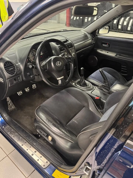 2004 Lexus IS 1st Gen - Image 8 of 12
