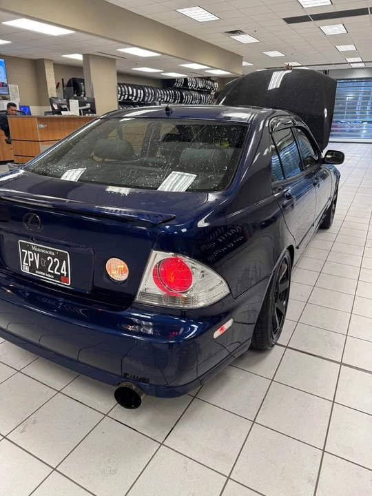 2004 Lexus IS 1st Gen - Image 10 of 12