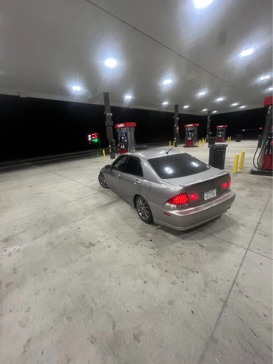 2004 Lexus IS 1st Gen - Image 4 of 5