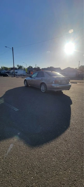 2004 Lexus IS 1st Gen - Image 2 of 4