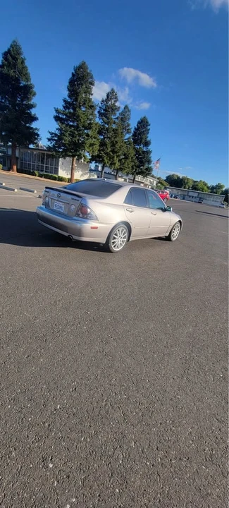 2004 Lexus IS 1st Gen - Image 3 of 4
