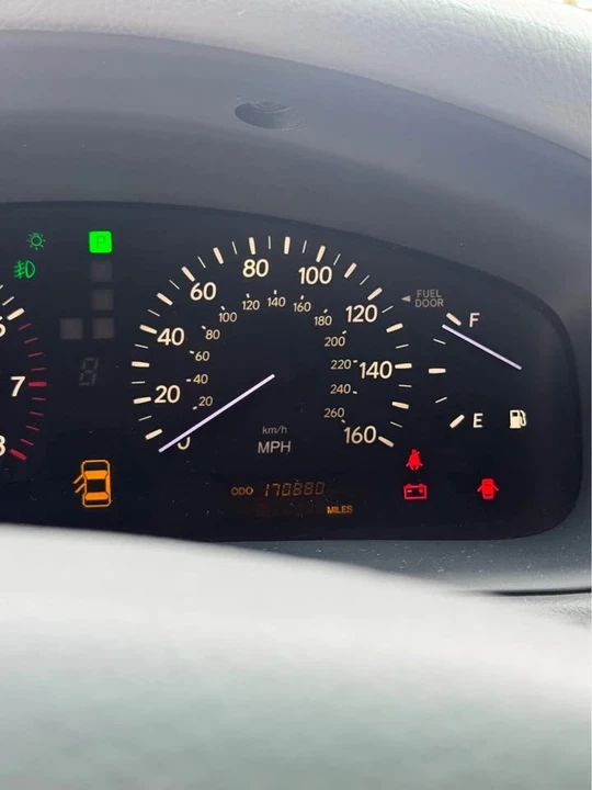 2004 Lexus LS 3rd Gen - Image 2 of 4