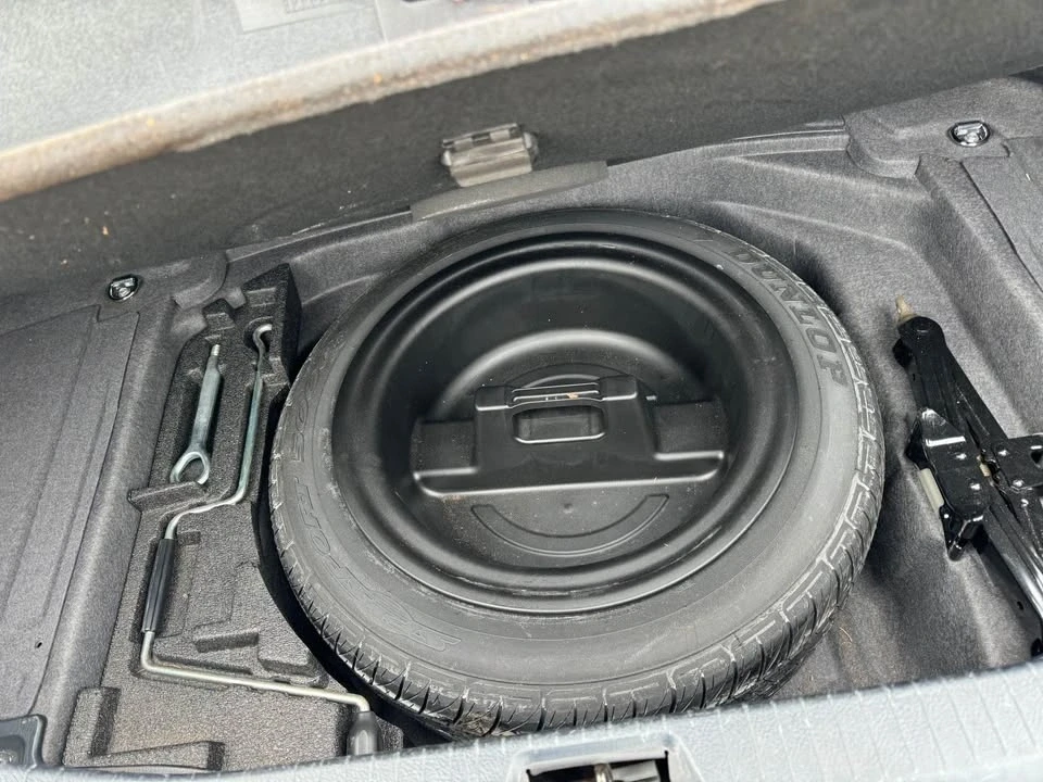 2004 Lexus LS 3rd Gen - Image 18 of 19