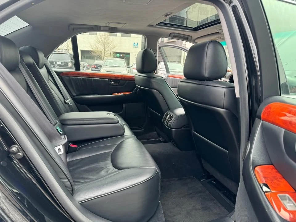 2004 Lexus LS 3rd Gen - Image 13 of 19