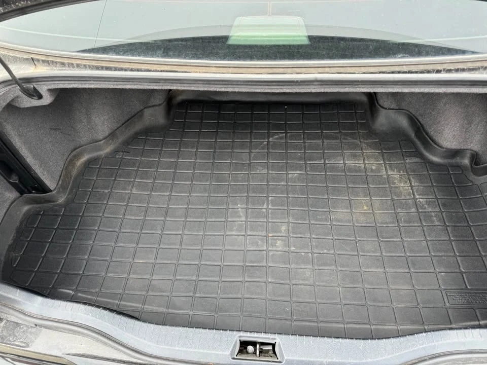 2004 Lexus LS 3rd Gen - Image 17 of 19