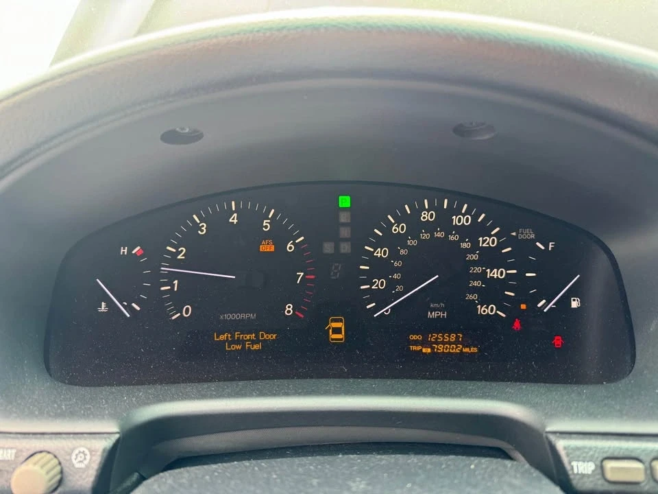 2004 Lexus LS 3rd Gen - Image 7 of 19