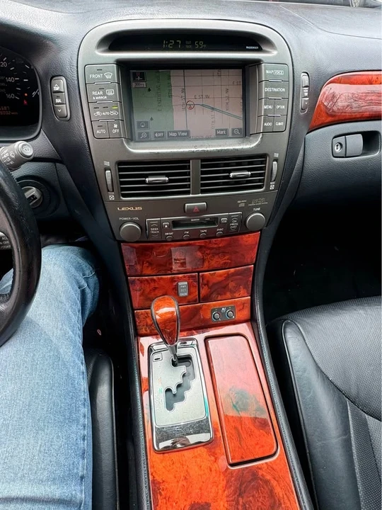 2004 Lexus LS 3rd Gen - Image 11 of 19