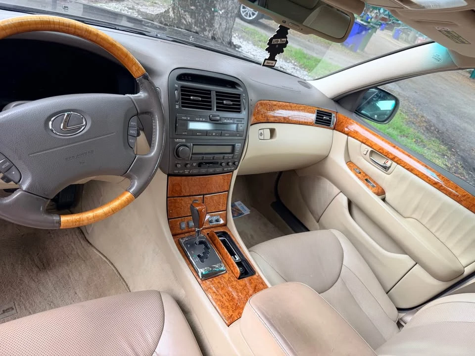 2004 Lexus LS 3rd Gen - Image 5 of 8