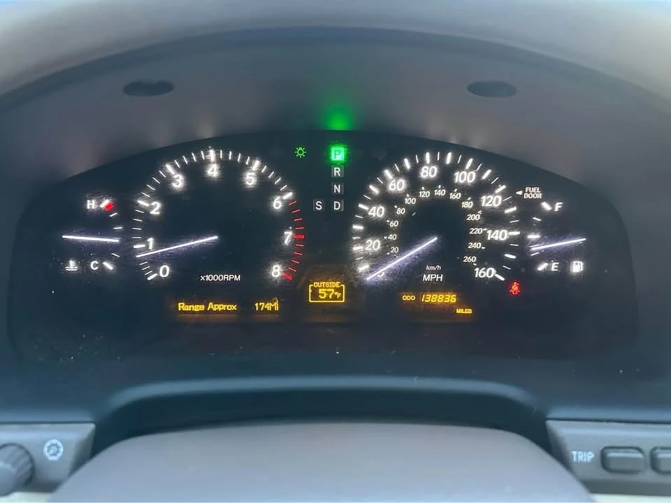 2004 Lexus LS 3rd Gen - Image 9 of 15