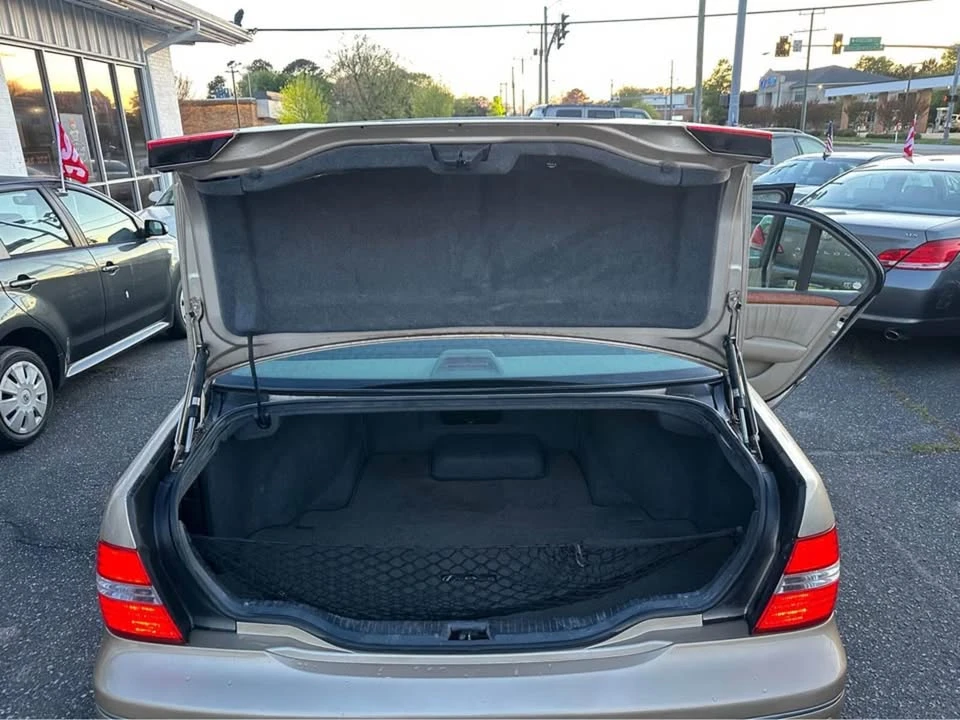 2004 Lexus LS 3rd Gen - Image 13 of 15