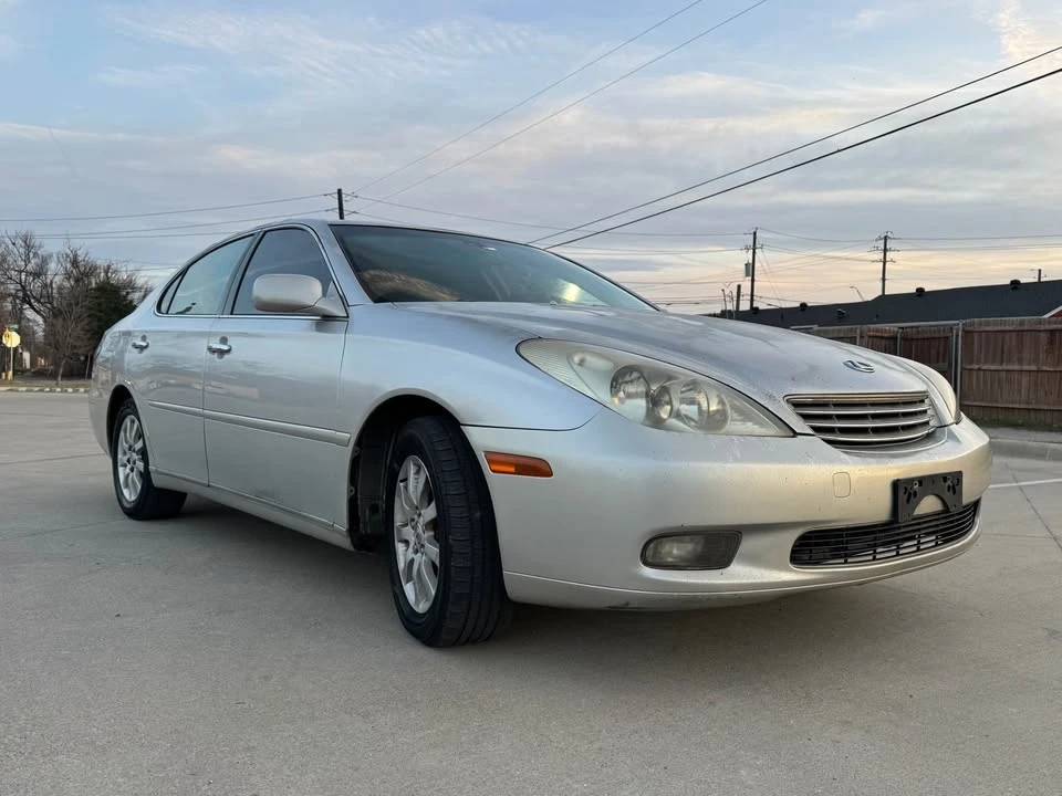 2004 Lexus LS 3rd Gen - Image 2 of 15