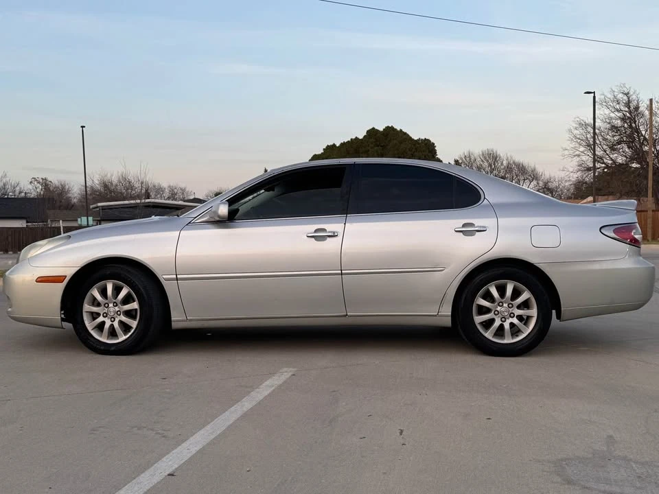 2004 Lexus LS 3rd Gen - Image 5 of 15