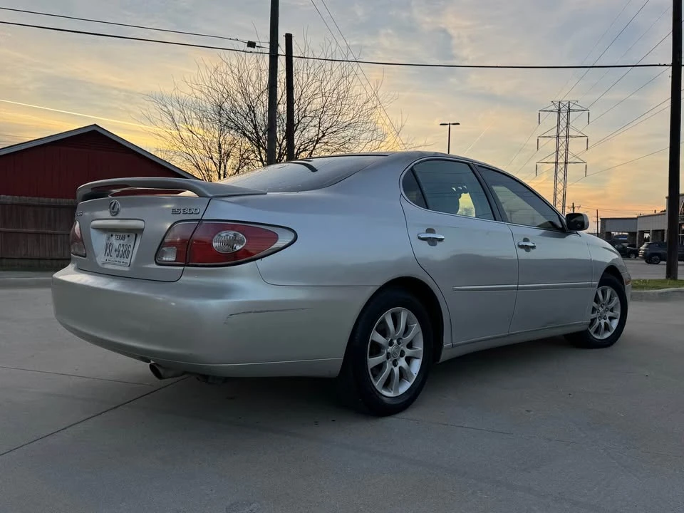 2004 Lexus LS 3rd Gen - Image 9 of 15