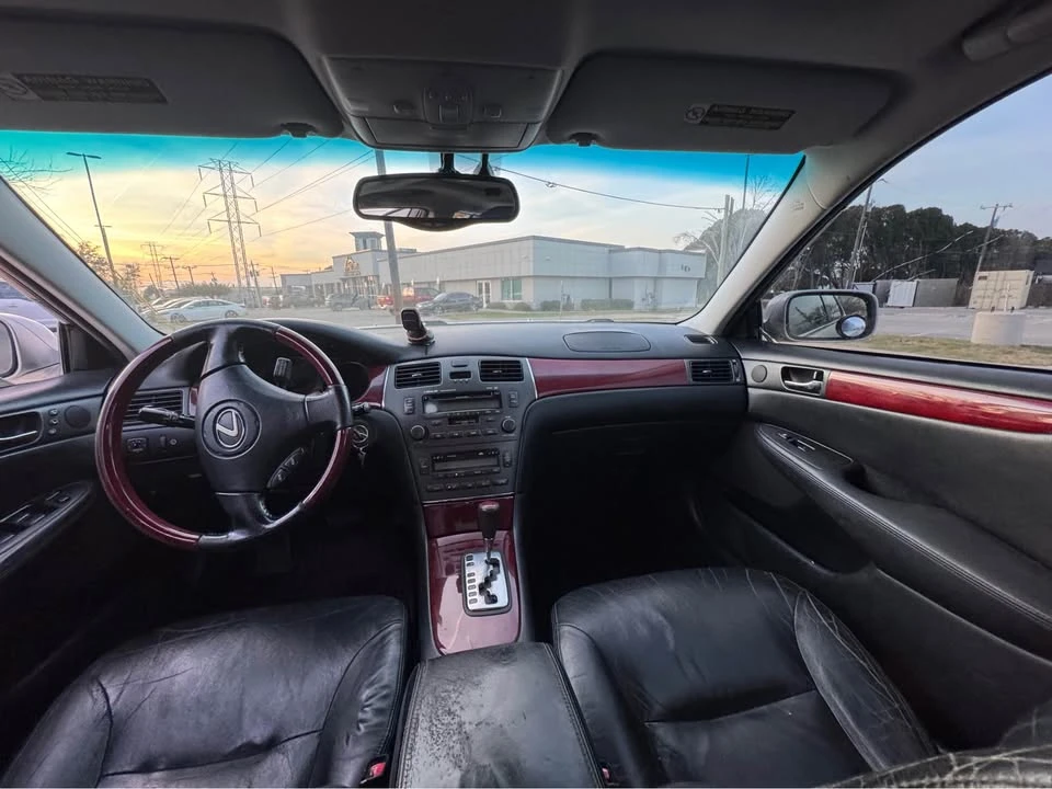 2004 Lexus LS 3rd Gen - Image 12 of 15