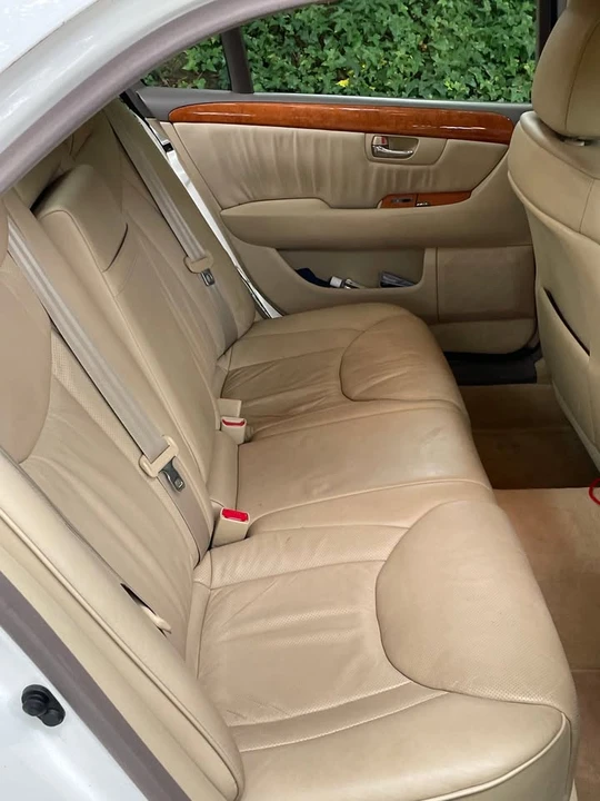 2004 Lexus LS 3rd Gen - Image 9 of 12