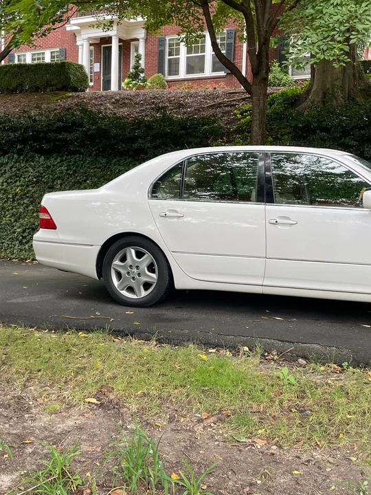 2004 Lexus LS 3rd Gen - Image 5 of 12
