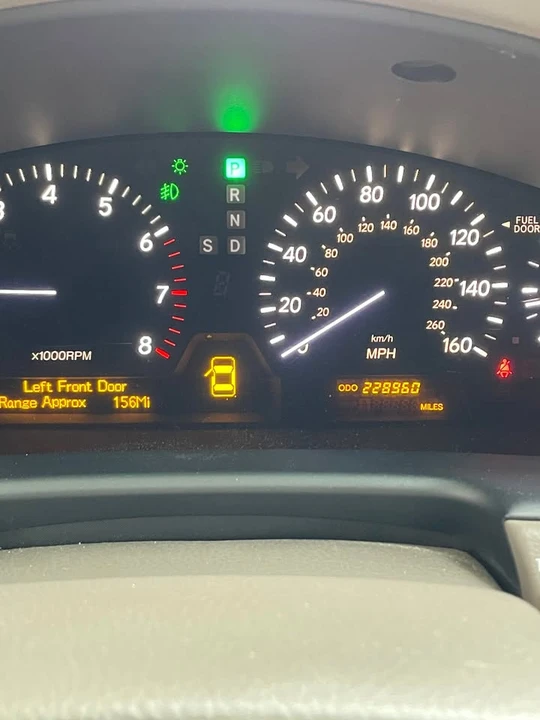 2004 Lexus LS 3rd Gen - Image 6 of 12