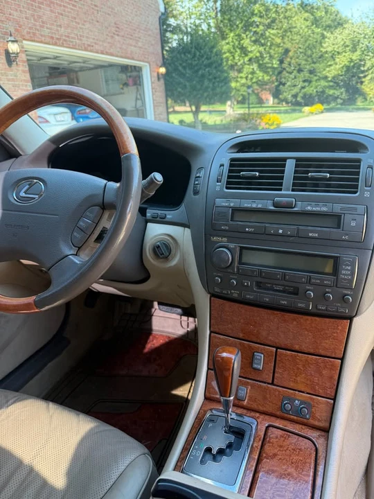 2004 Lexus LS 3rd Gen - Image 7 of 9