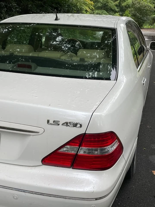 2004 Lexus LS 3rd Gen - Image 3 of 12