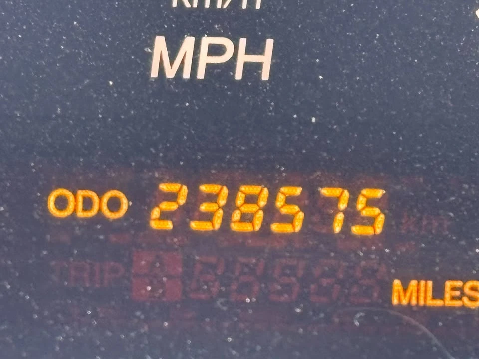 2004 Lexus LS 3rd Gen - Image 9 of 20