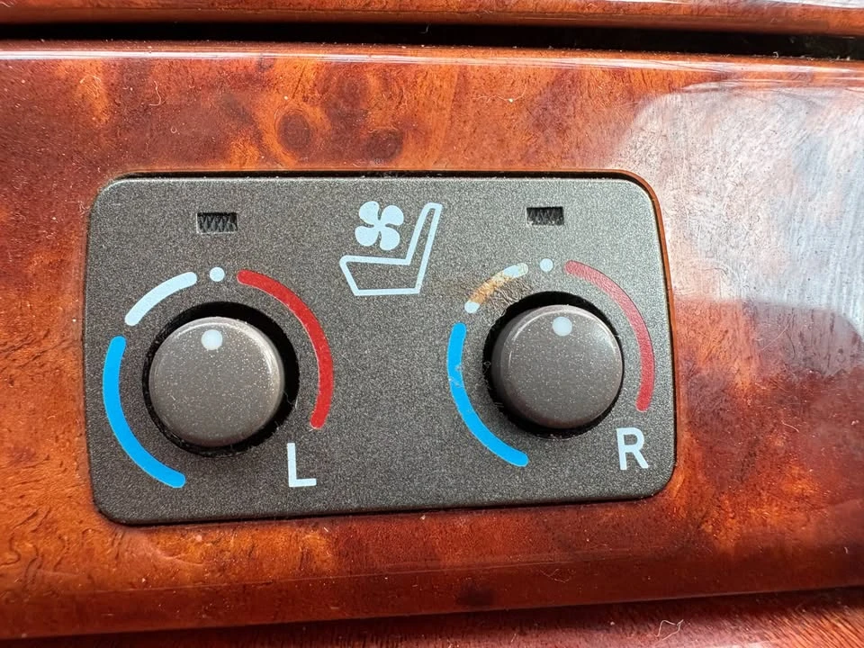 2004 Lexus LS 3rd Gen - Image 10 of 20
