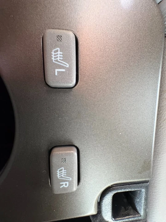 2004 Lexus LS 3rd Gen - Image 15 of 20