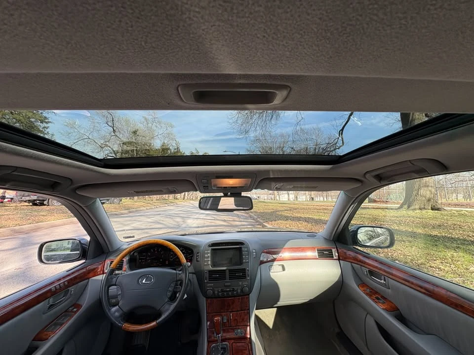 2004 Lexus LS 3rd Gen - Image 13 of 20