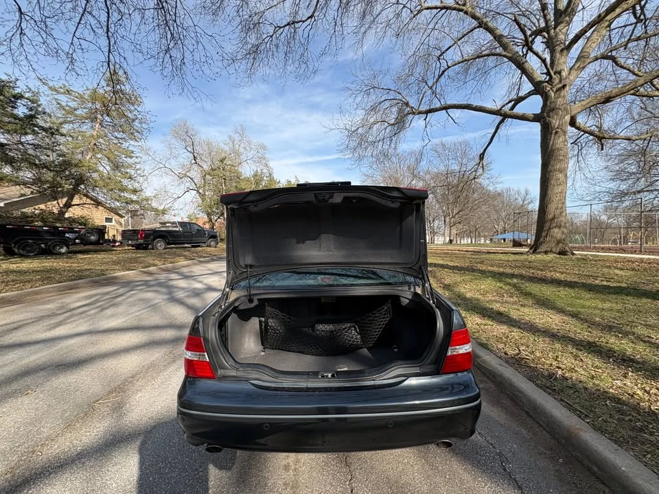 2004 Lexus LS 3rd Gen - Image 17 of 20