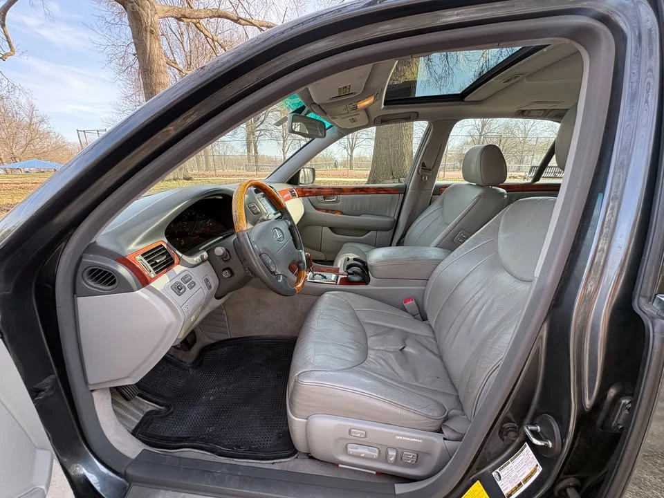 2004 Lexus LS 3rd Gen - Image 16 of 20