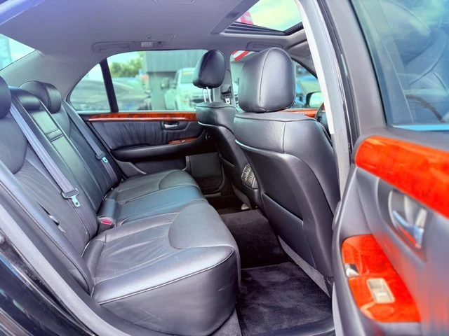 2004 Lexus LS 3rd Gen - Image 18 of 19