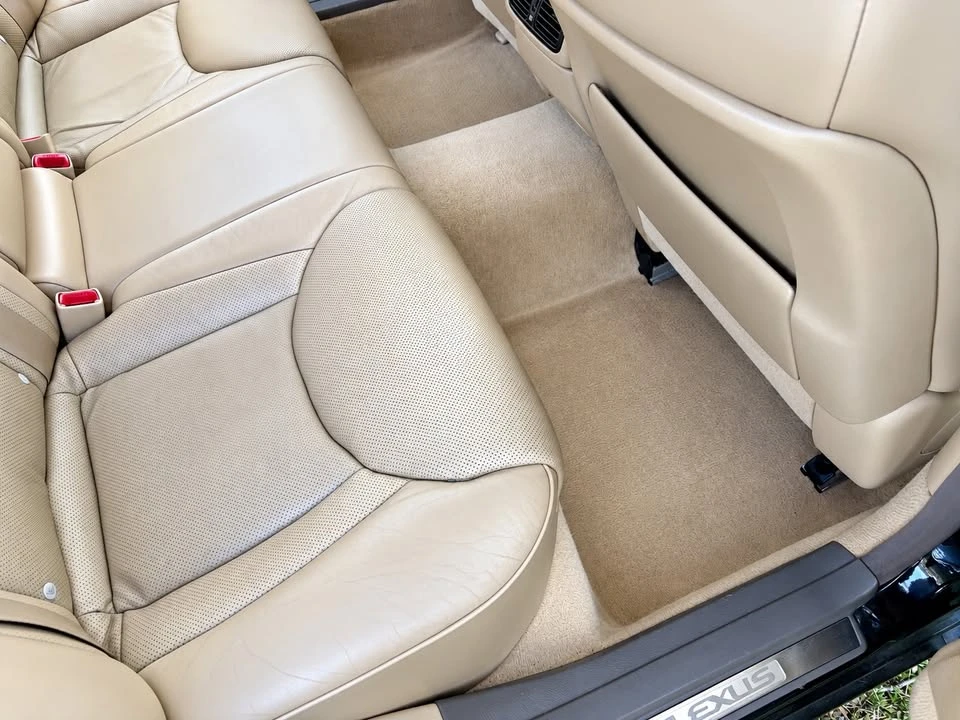 2004 Lexus LS 3rd Gen - Image 14 of 20