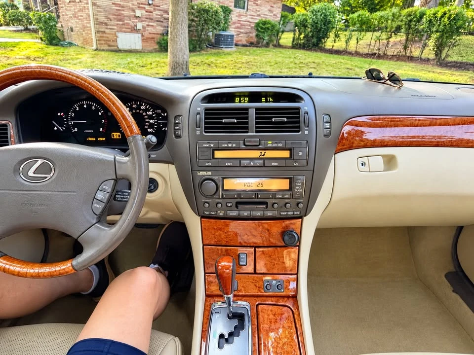 2004 Lexus LS 3rd Gen - Image 11 of 20