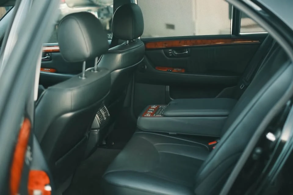 2004 Lexus LS 3rd Gen - Image 5 of 7