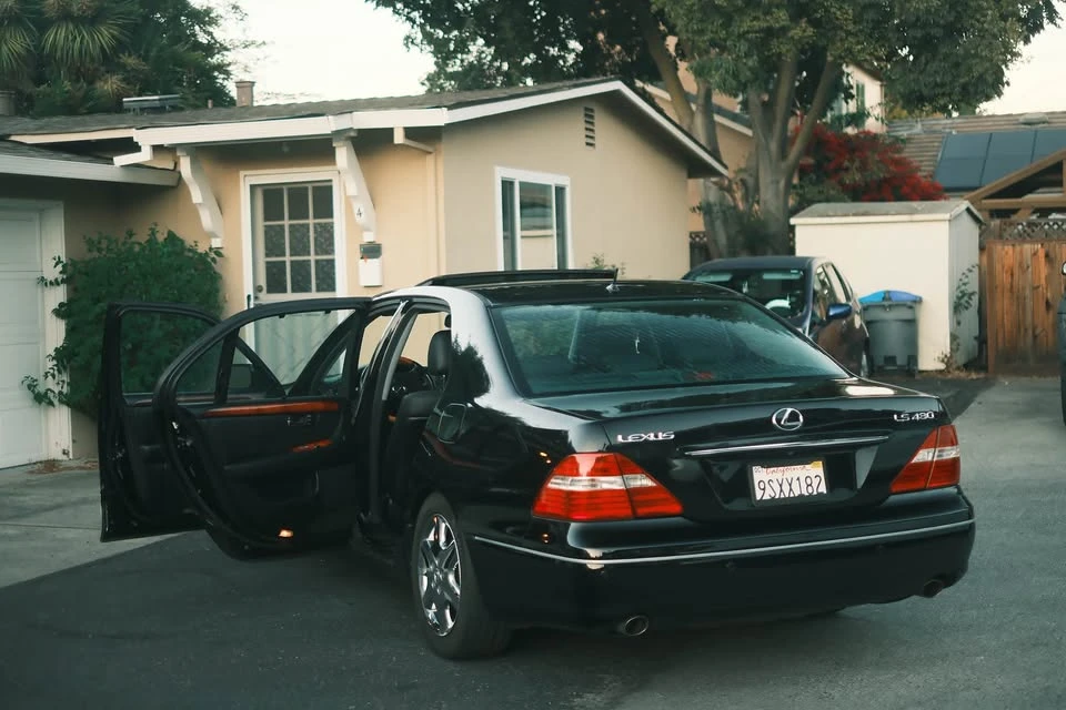 2004 Lexus LS 3rd Gen - Image 3 of 7