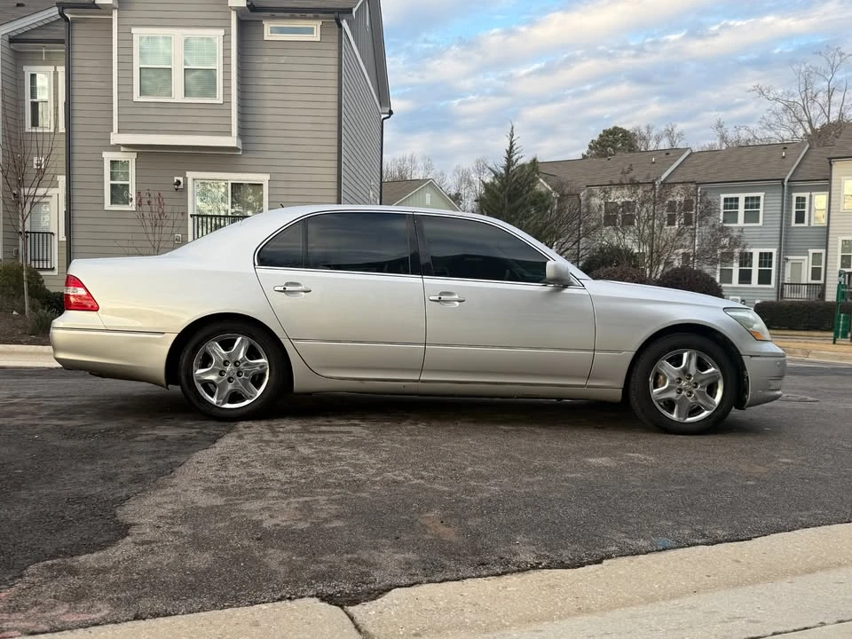 2004 Lexus LS 3rd Gen - Image 4 of 19