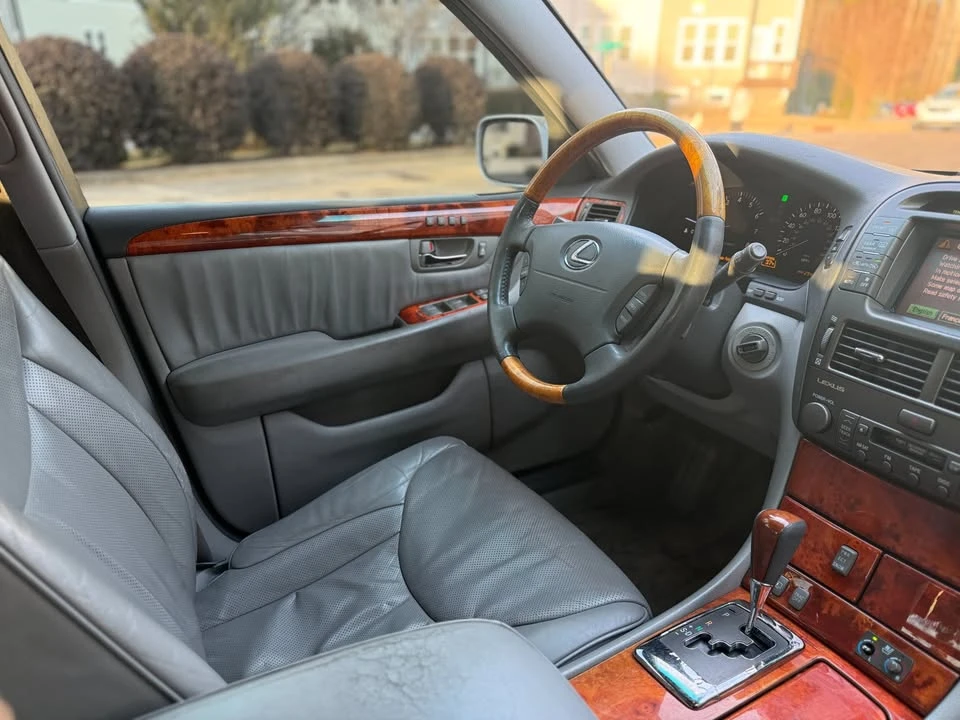 2004 Lexus LS 3rd Gen - Image 5 of 19