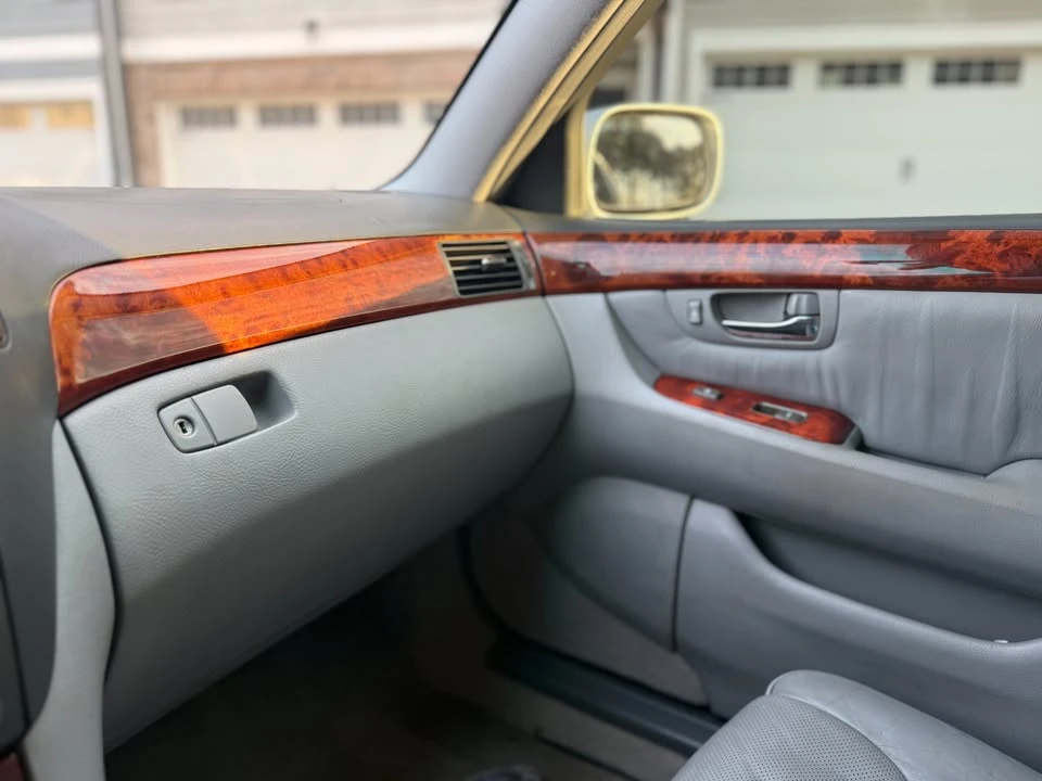 2004 Lexus LS 3rd Gen - Image 9 of 19