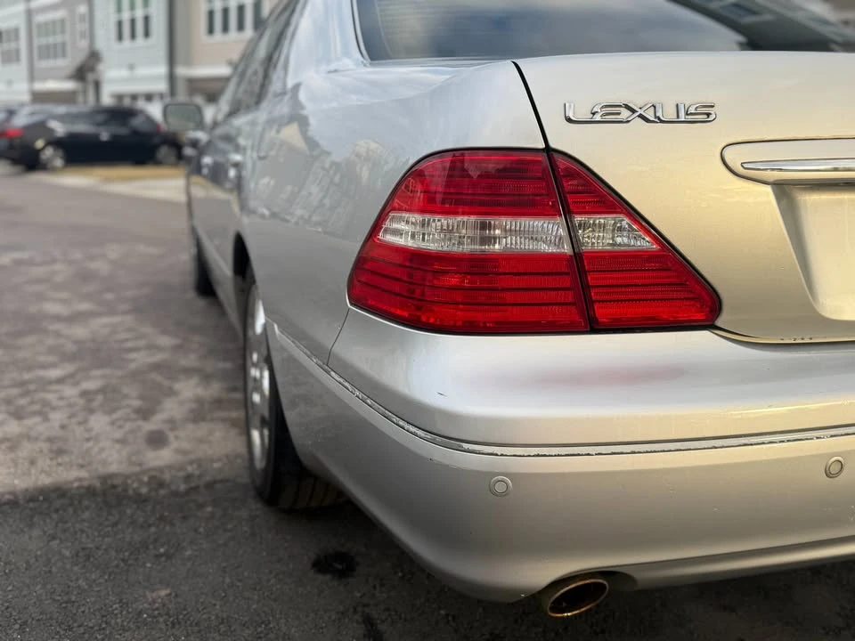 2004 Lexus LS 3rd Gen - Image 12 of 19
