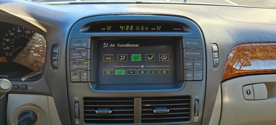 2004 Lexus LS 3rd Gen - Image 12 of 14