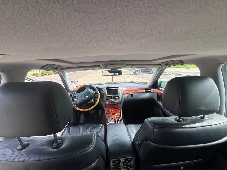 2004 Lexus LS 3rd Gen - Image 10 of 16