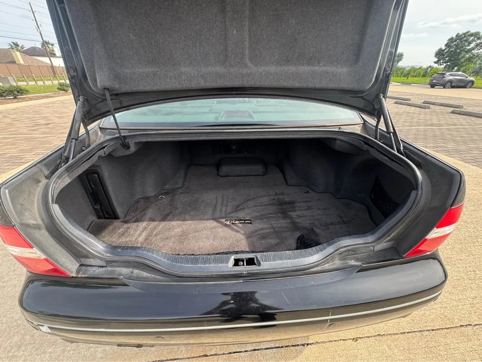 2004 Lexus LS 3rd Gen - Image 13 of 16