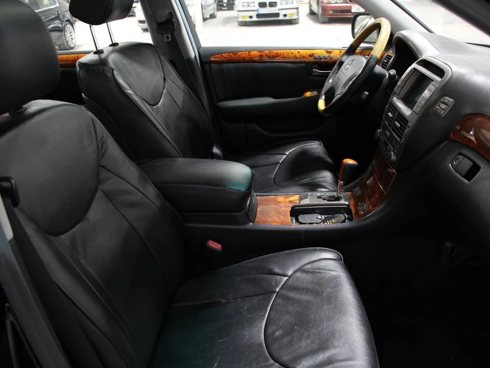 2004 Lexus LS 3rd Gen - Image 19 of 20