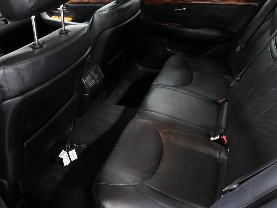 2004 Lexus LS 3rd Gen - Image 15 of 20